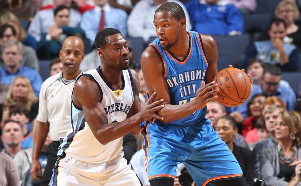 杜兰特实至名归啊

前NBA球员托尼-阿伦近日接受采访时谈到除科比之外最难防守者