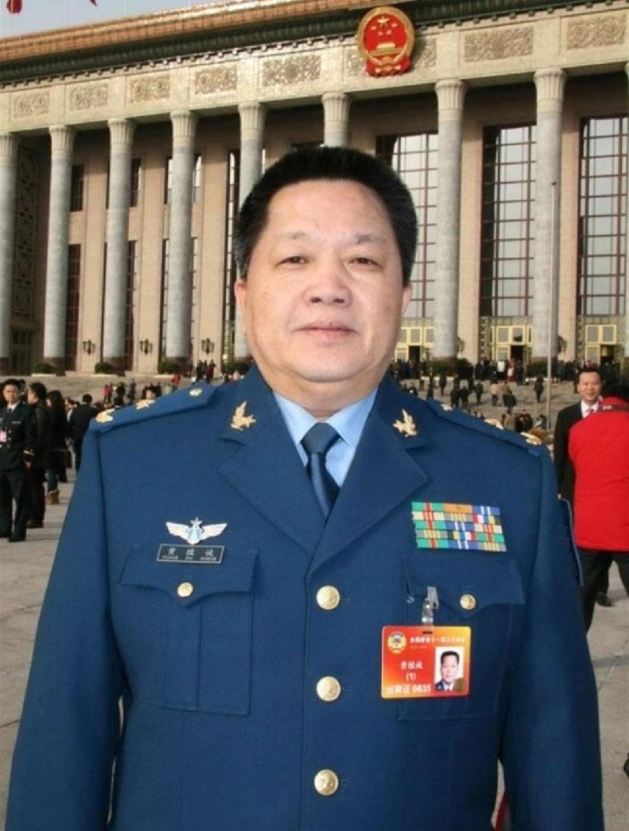 他们从台湾来   弃暗投明三人升将官


台湾回来的三位，两位空军一位海军，先后