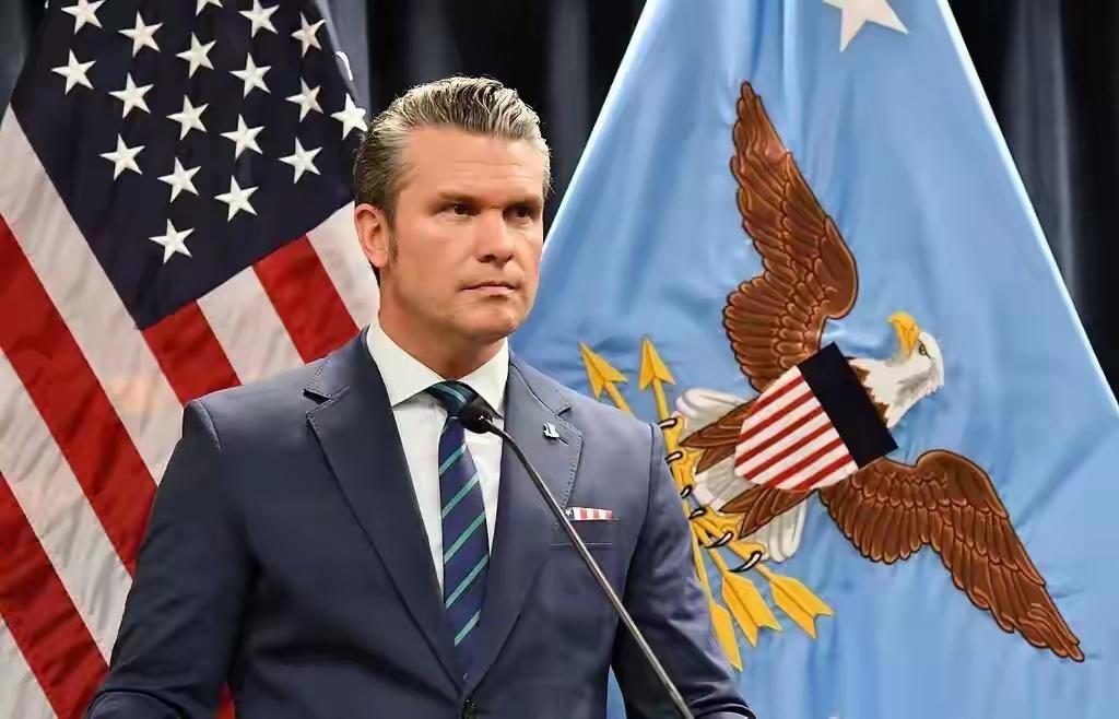 美军误炸伊朗小学致165名儿童遇难，防长被要求立刻下台，这事儿闹大了。
美国参议