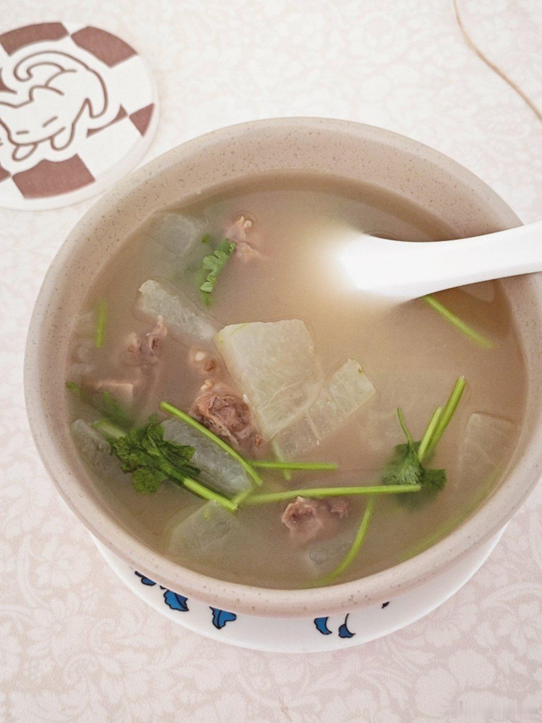 真服了我自己了这种天气，在厨房里一边的灶上酱牛肉一边的烤箱烤地瓜火速在电磁炉上热