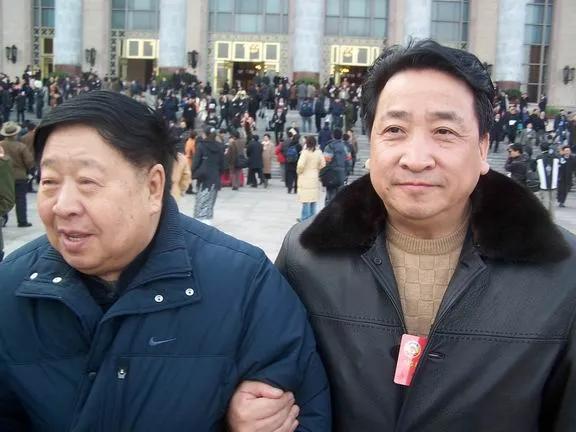 马东聊到相声圈师承关系时，表示其父马季，曾经传授过姜昆说相声的技艺，不过，却从未