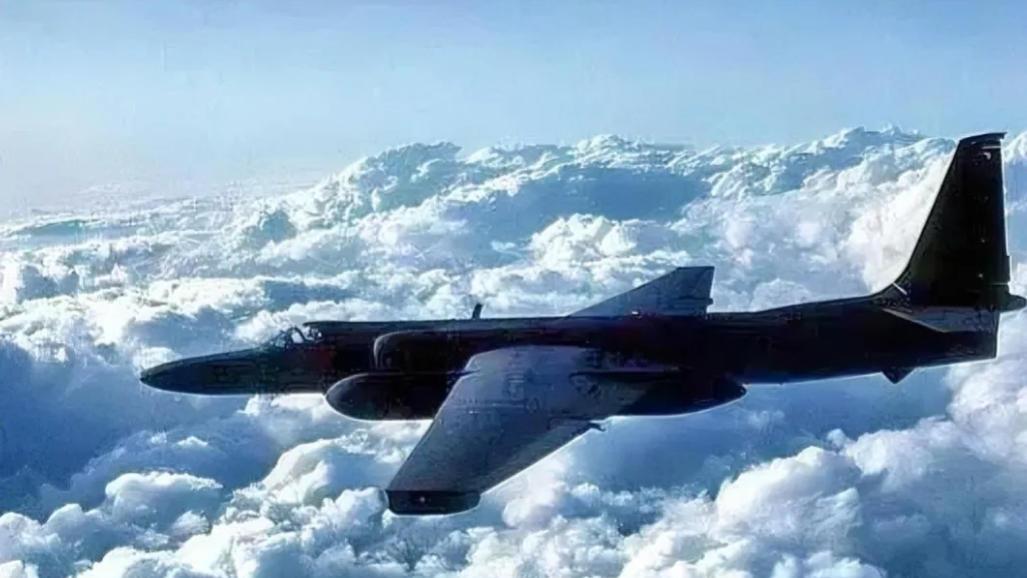 1962年，美军一架U-2侦察机窜入古巴上空拍照，苏联驻军副司令擅作主张，命令开
