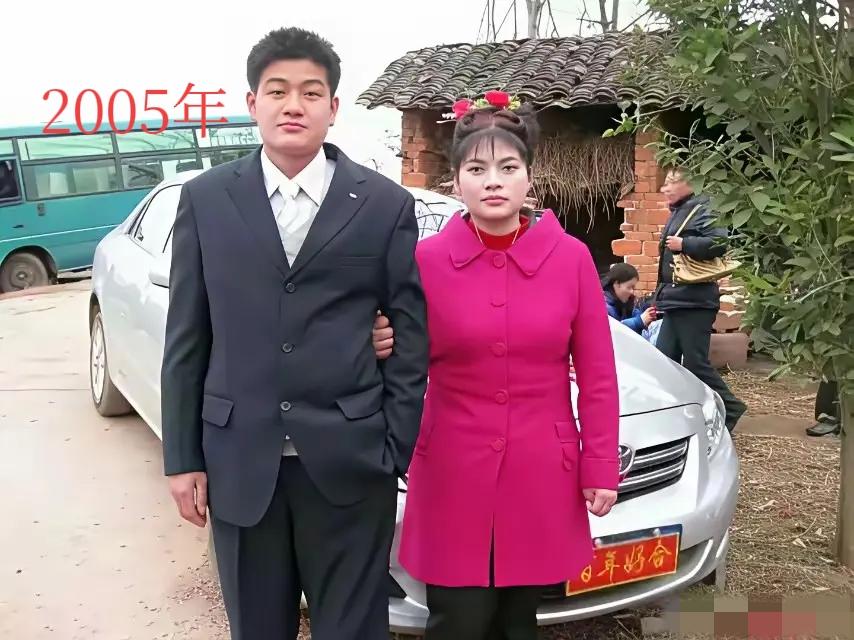 夫妻俩2005年 vs 2025年，
事实证明，岁月果真不饶人……