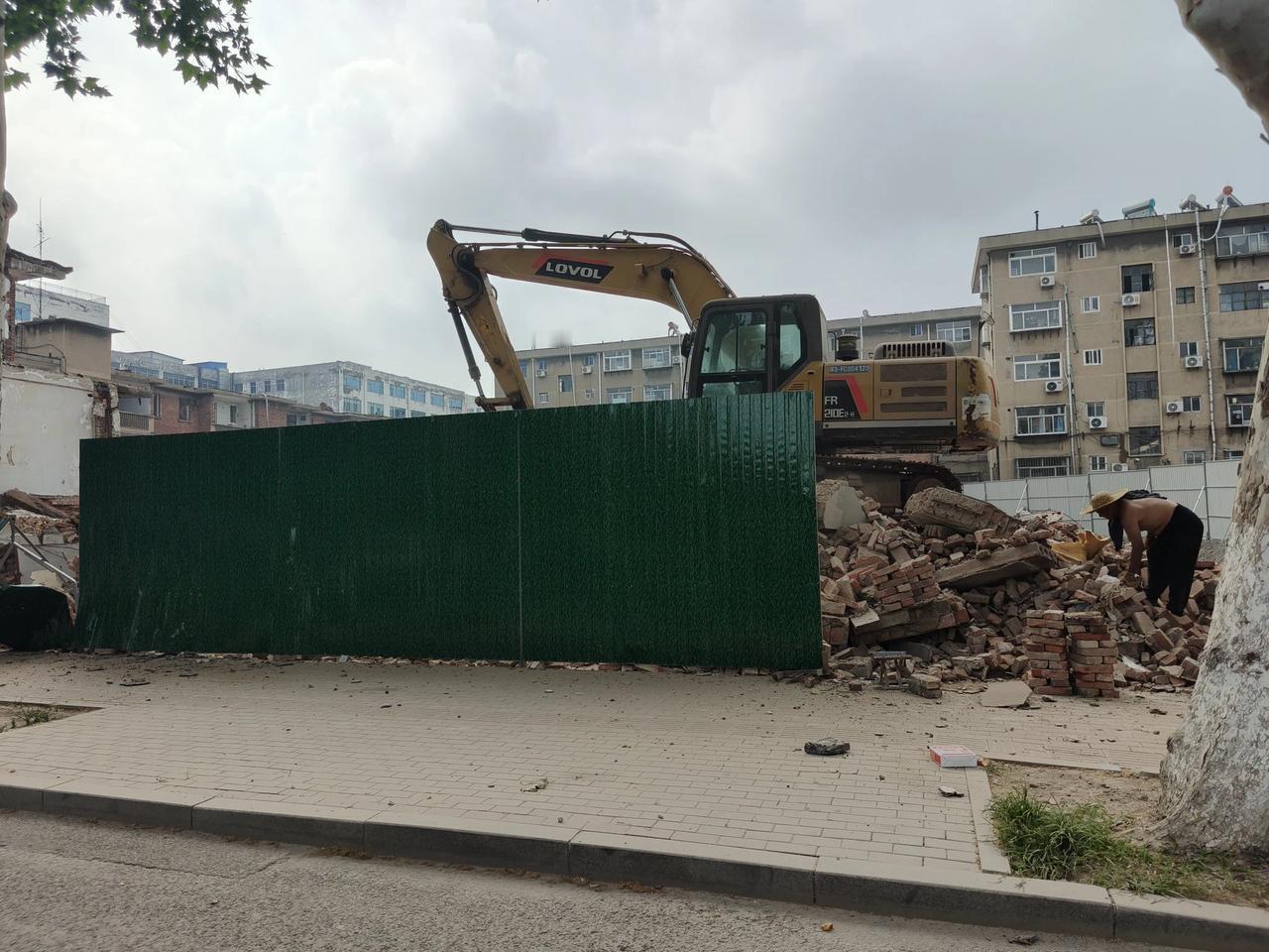 淄川这个老旧小区，整体建筑开始拆除！

位于淄博市淄川区吉祥广场附近的原淄博电焊