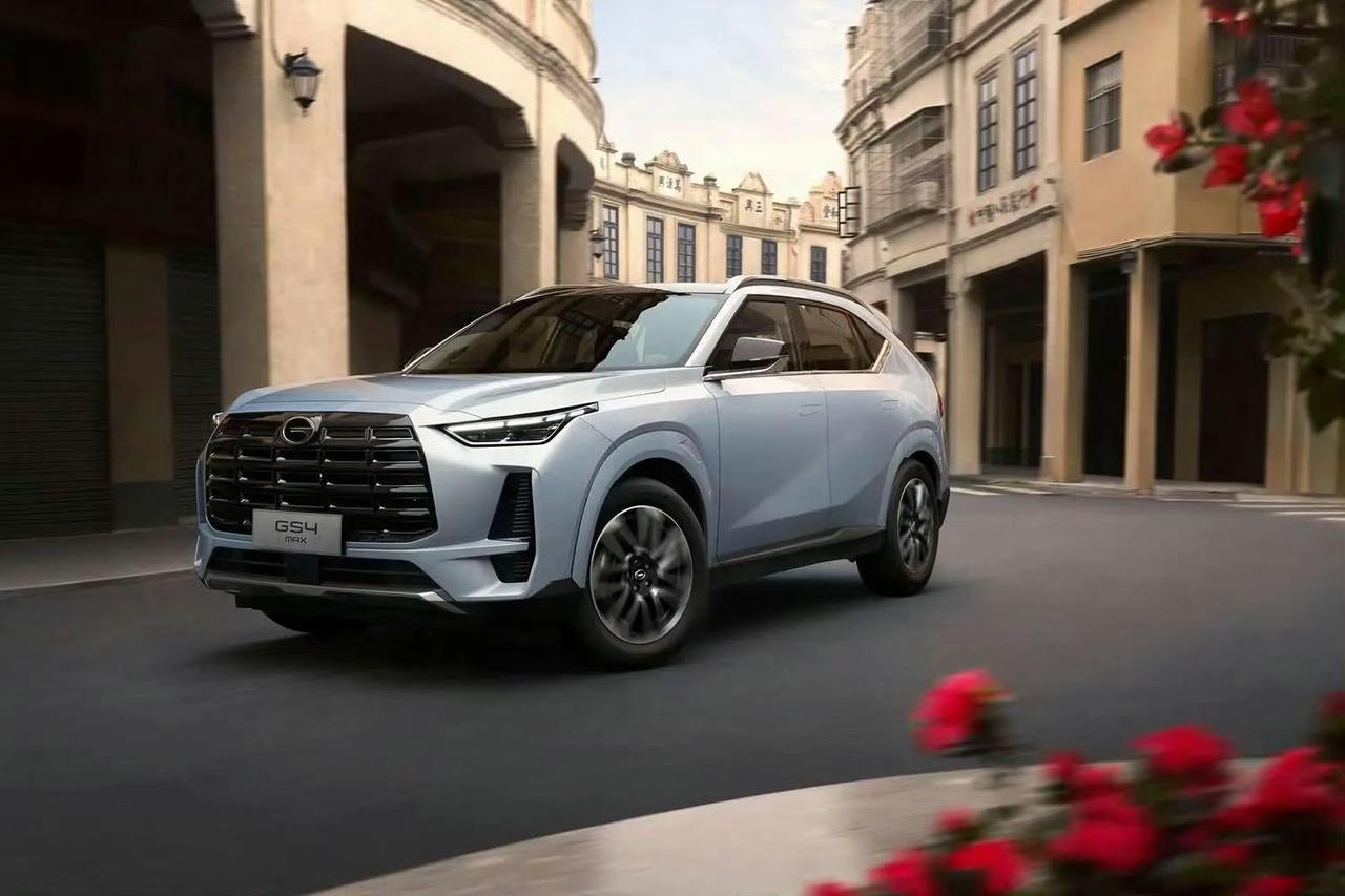 10万级家用SUV？广汽传祺GS4 MAX首发亮相。
这款燃油的紧凑型SUV有哪