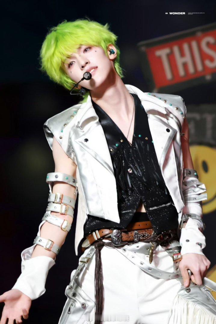 张泽禹连续两年收到利物浦的生日祝福 18岁：You'll Never Walk 