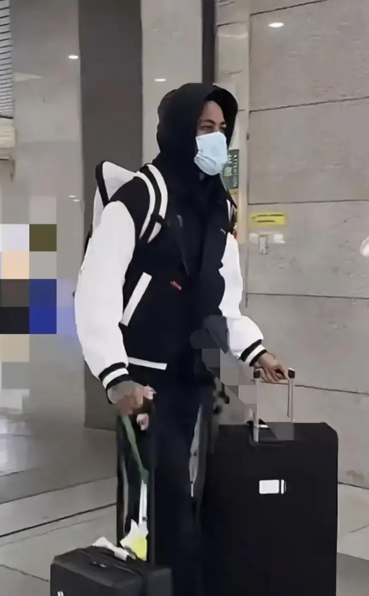 辽篮今天上午坐高铁去天津，吴昌泽和赵森跟着队伍一起。
 
CBA跟抖音合作了，抖