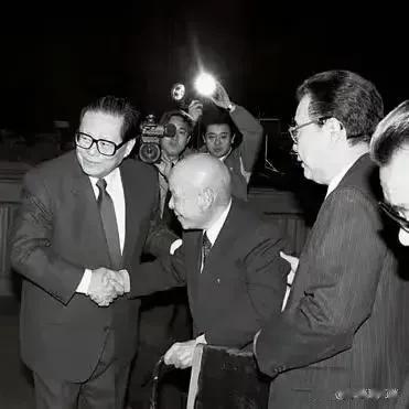工矿业先锋孙越崎（1893年10月16日—1995年12月9日）是中国著名的爱国