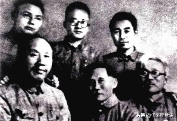 1939年1月，中央在战时首都重庆设立以周恩来为书记的中共中央南方局，图为南方局