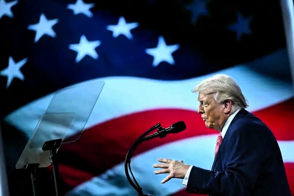 特朗普说了一句话，让全世界都沉默了。他说：霍尔木兹就是特朗普海峡。
 
很多人可