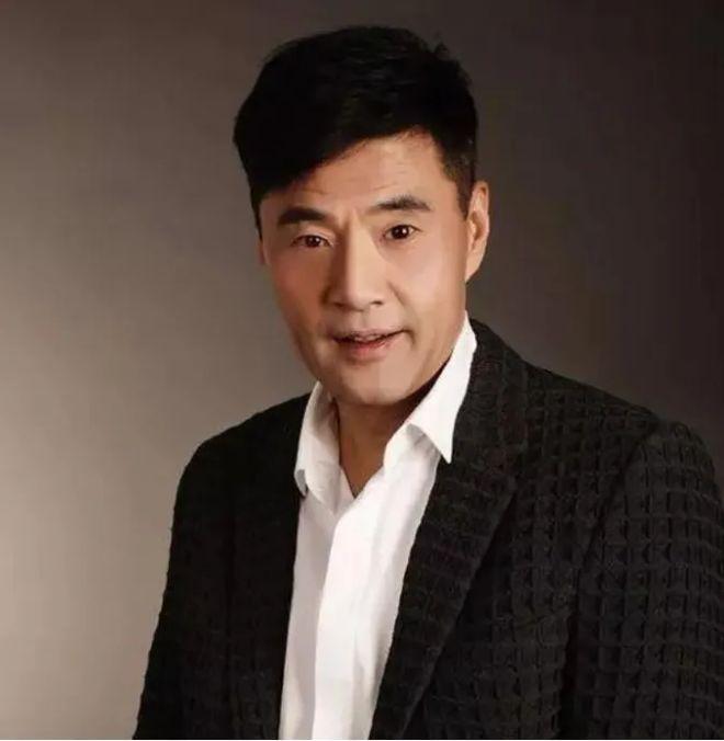 [浮云]2003年，于荣光的父亲确诊肝癌，医生告诉他：如果不化疗，最多只能活3个