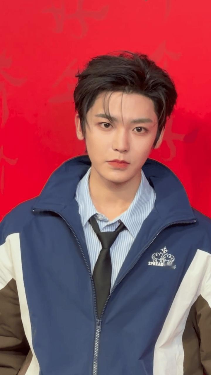 侯明昊生图帅我一大跳 侯明昊这生图直接帅晕！好帅两个字已经说腻了！无修生图里五官