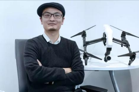 2023年他创立的大疆公司是美国最痛恨的中国公司，被老美罚20亿，但他却一分都不