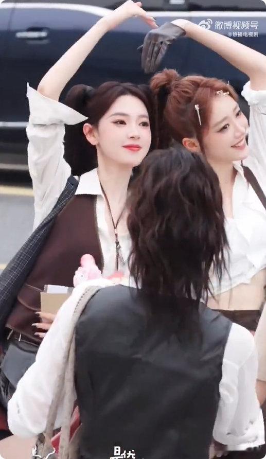 瑶台月下双马尾造型乘风2026瑶台月下舞台造型好戳人，双马尾一整个活力拉满 