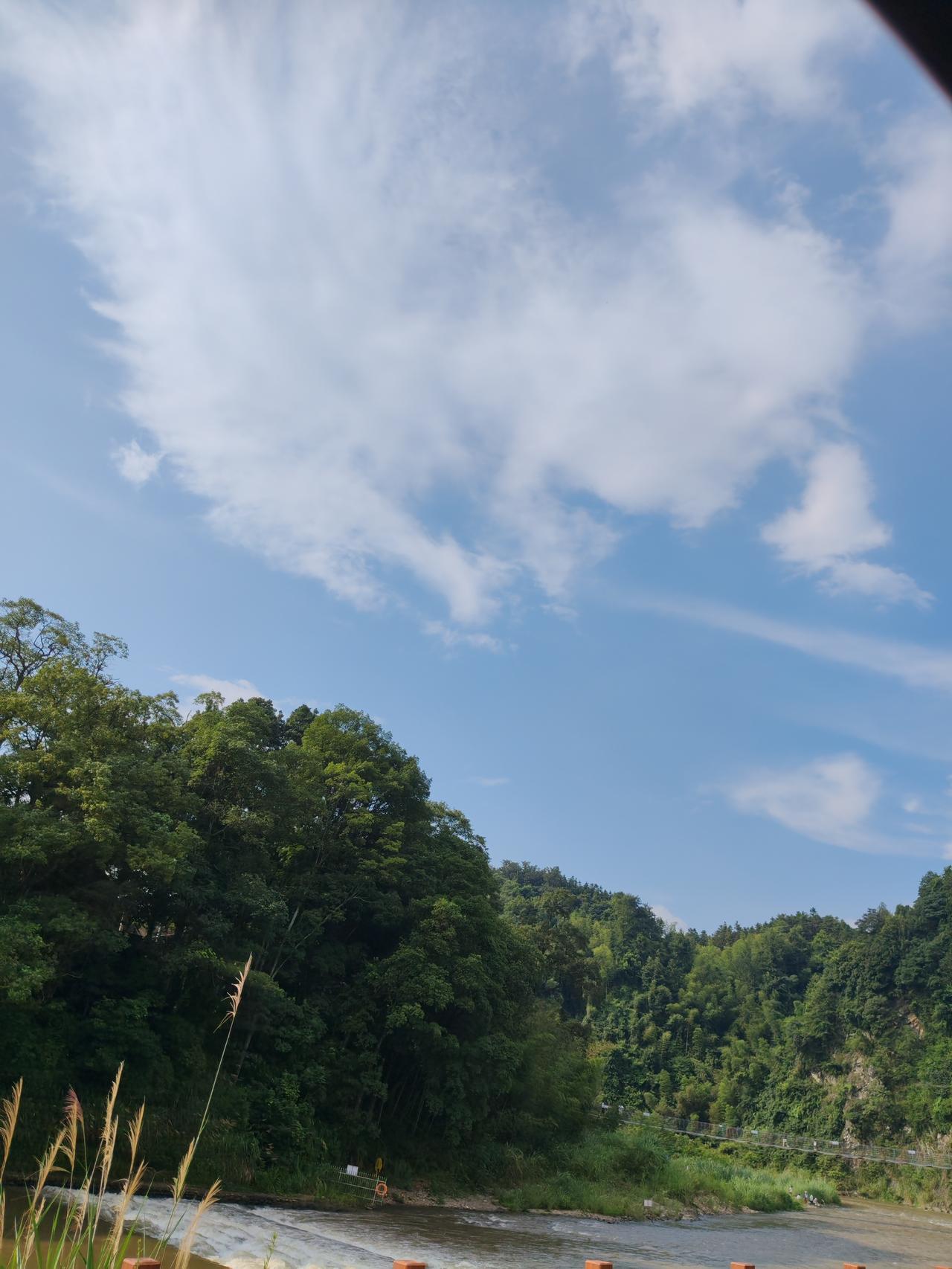 截至8月26日，2026年8月A股半年报窗口期内，有3只业绩大增但披露后首个交易