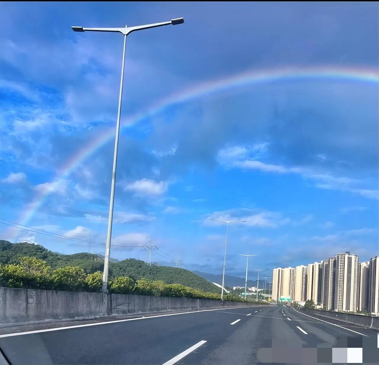 女方妈妈直接提出彩礼要88万。男子说你女儿长得这么漂亮，别说88万了，就是188