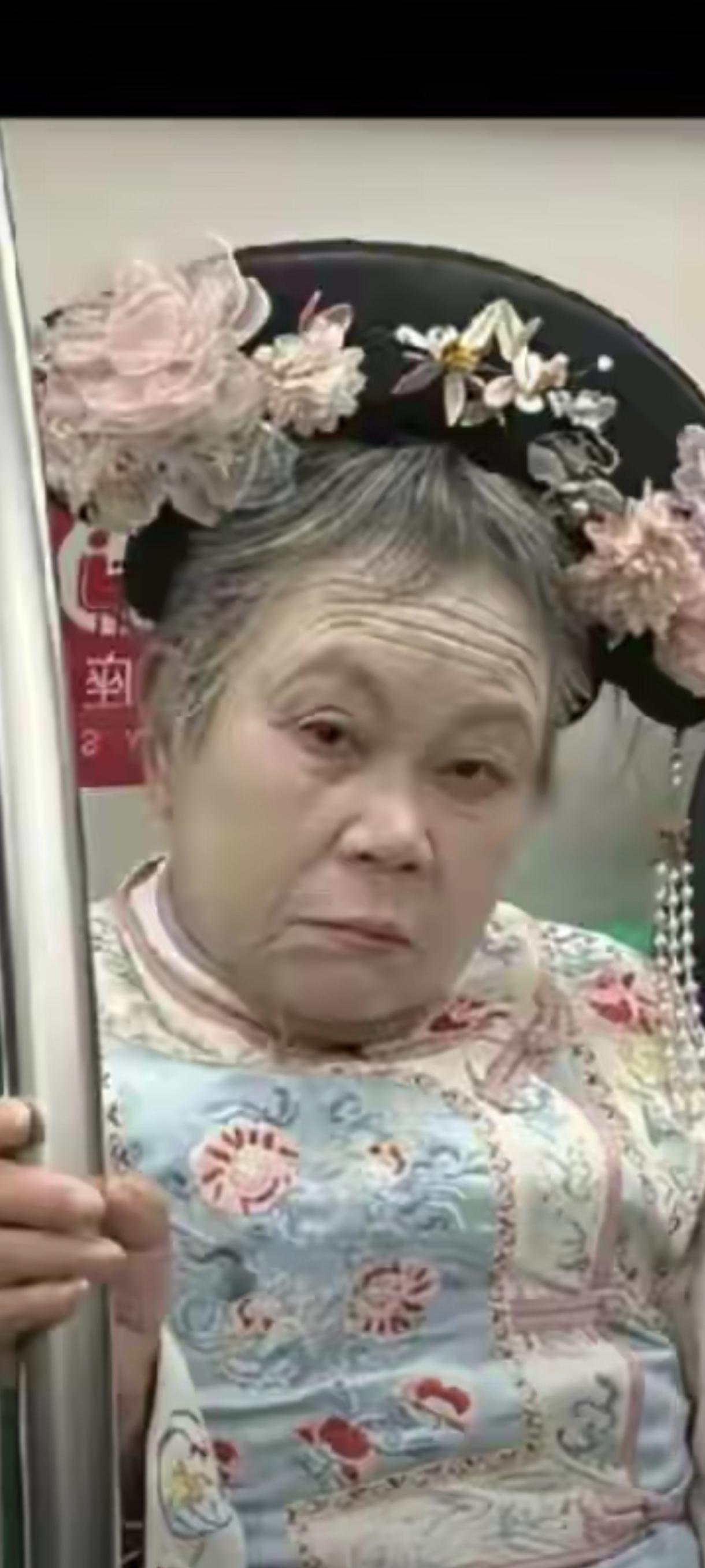 我就是看了这大妈之后，才有了旅拍的勇气，没想到拍出来之后，可远没有大妈霸气。