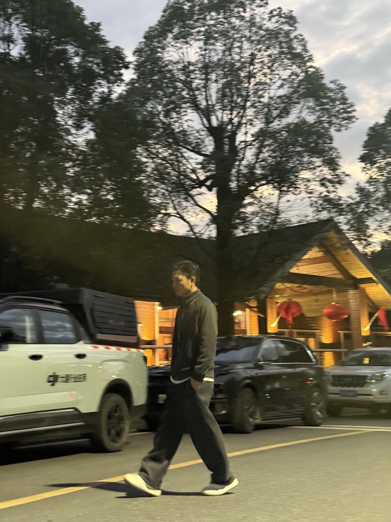 年纪越大就越喜欢往山里跑，是一种内心安宁，所有情绪都被接纳的舒适感！