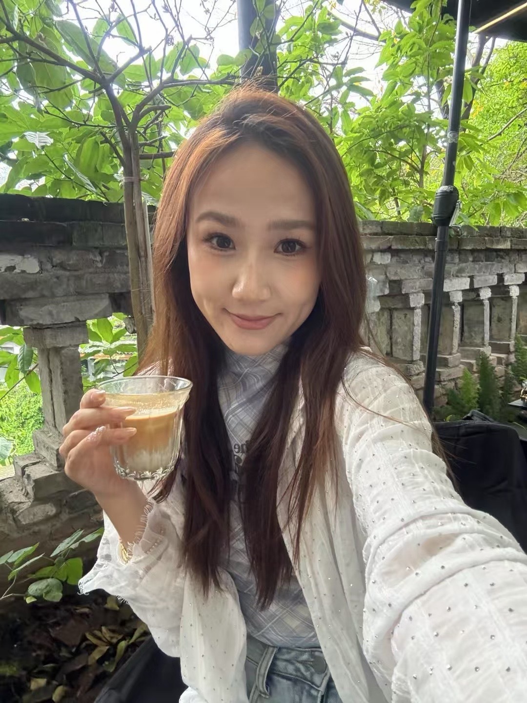 当你被父母养的很好高度认可～感觉被父母托举着长大的孩子一辈子都会带着一种赢的底气