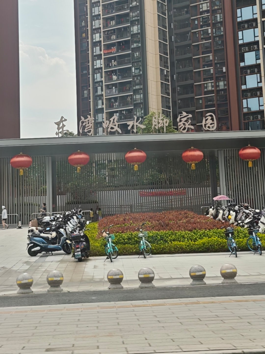 我的妈呀~不是广东人都读不出来这个广告语~这小区名字也是让人有种说不出来的感觉…