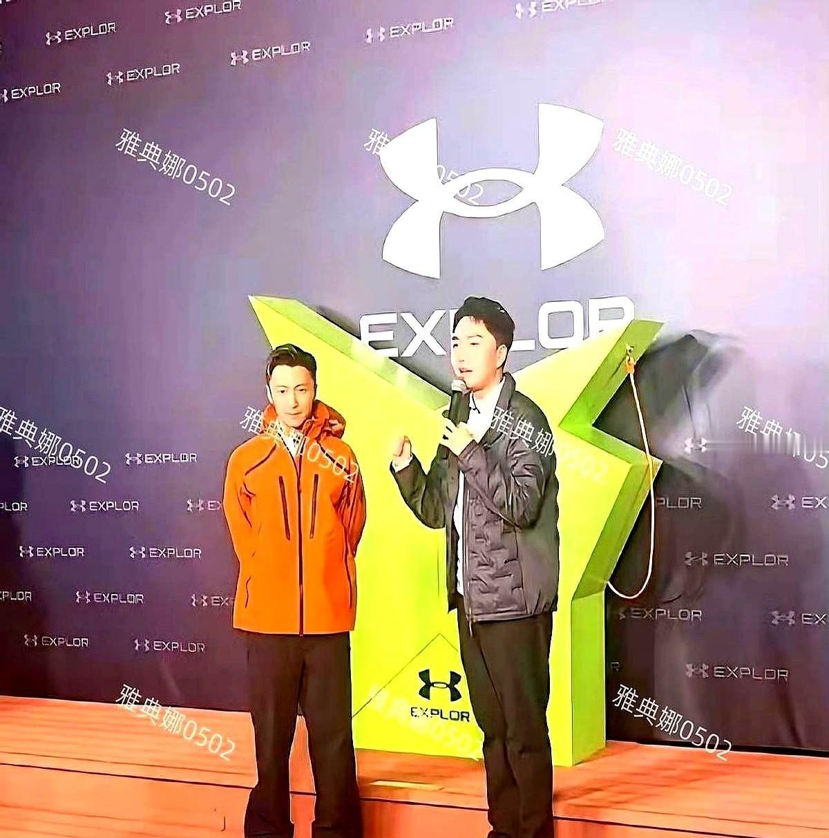 看着谢霆锋晒出和两个儿子的合照。
他笑得挺坦然。
那句“我的两个小巨人”，听着是