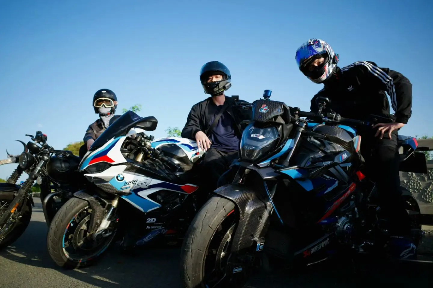 卧槽丞磊帅我一跳。叫朋友太亲切 叫网友太疏离 叫知己太过火 不如就叫主...