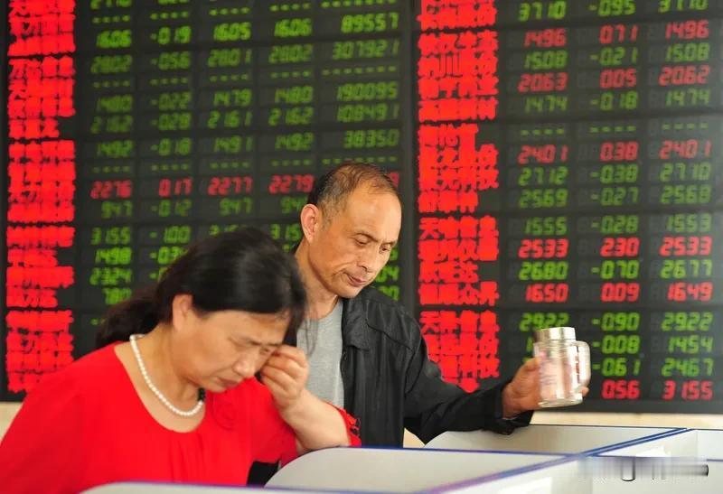 上证综指失真，现在面临3363和3372点的压力，目前的成交量很难有效站上并站稳