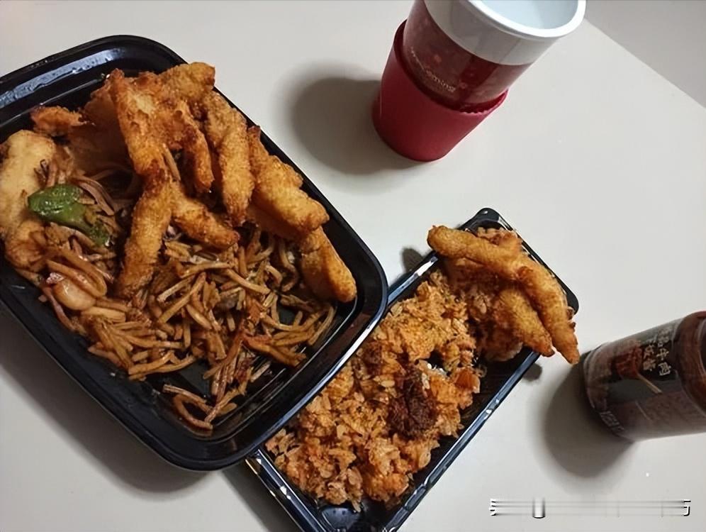 年轻人顿顿靠外卖度日，我们吃的外卖有多“脏”？

在快节奏的现代生活中，外卖成了