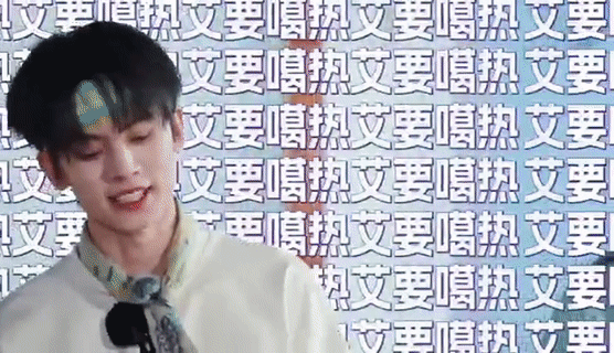 节目组以为登陆少年组合是灵珠本来还因为TOP全员都太懂事了，不过没想到只有第一天