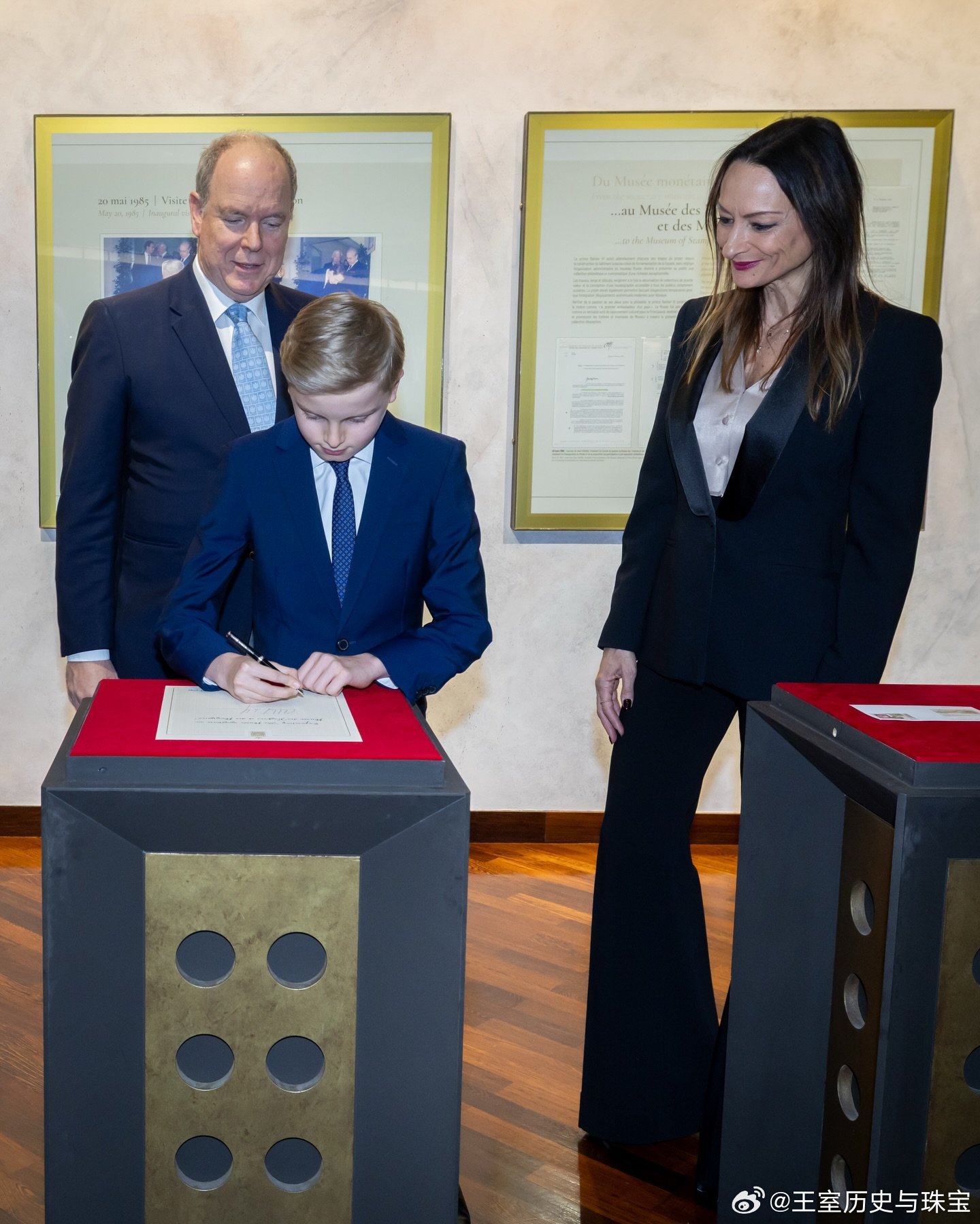 新闻 2026.3.24 为庆祝摩纳哥邮票博物馆成立30周年，摩纳哥亲王阿尔贝二