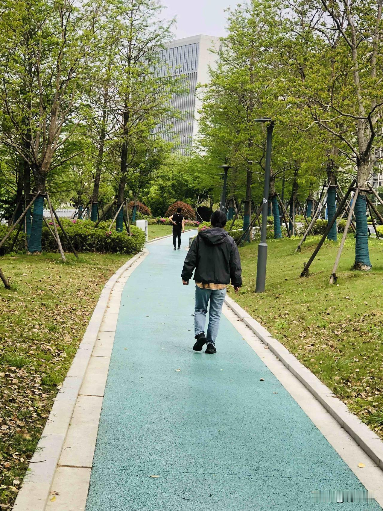 带定位晒今日生活今天在常州跑步太舒服啦！多云天气不晒不热，空气清清爽爽。沿着河边