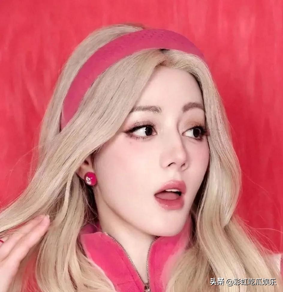 迪丽热巴买的是转机机票？化妆师造型师等工作人员都是直飞的，只有她是转机的，不明白