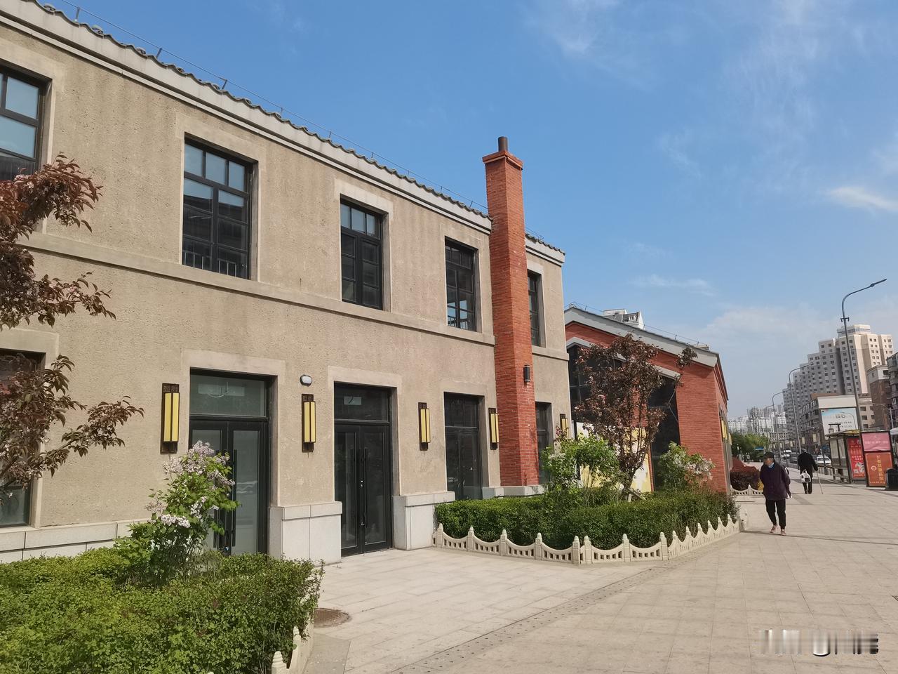 不管是新房或二手房，选择交通便利，日常生活方便，安静舒适的环境，自己和家人喜欢就