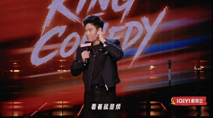 大翟这事儿干得太绝了，请摄影师拍自己，结果拍成檀健次个人秀。这35个G的素材，每