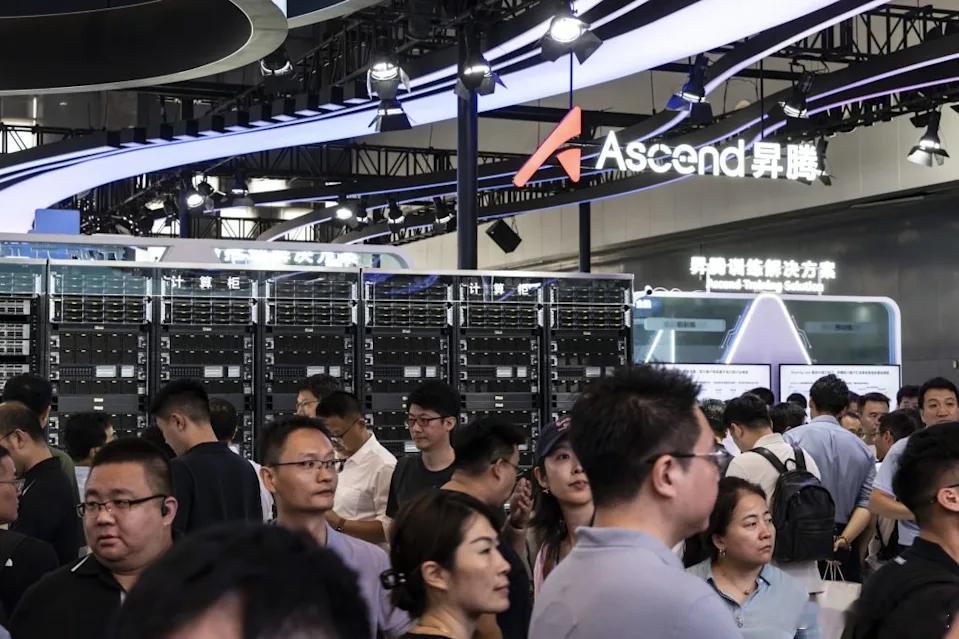 【英伟达仍不确定是否可以向中国销售芯片，威胁到黄仁勋所说的 500 亿美元商机】