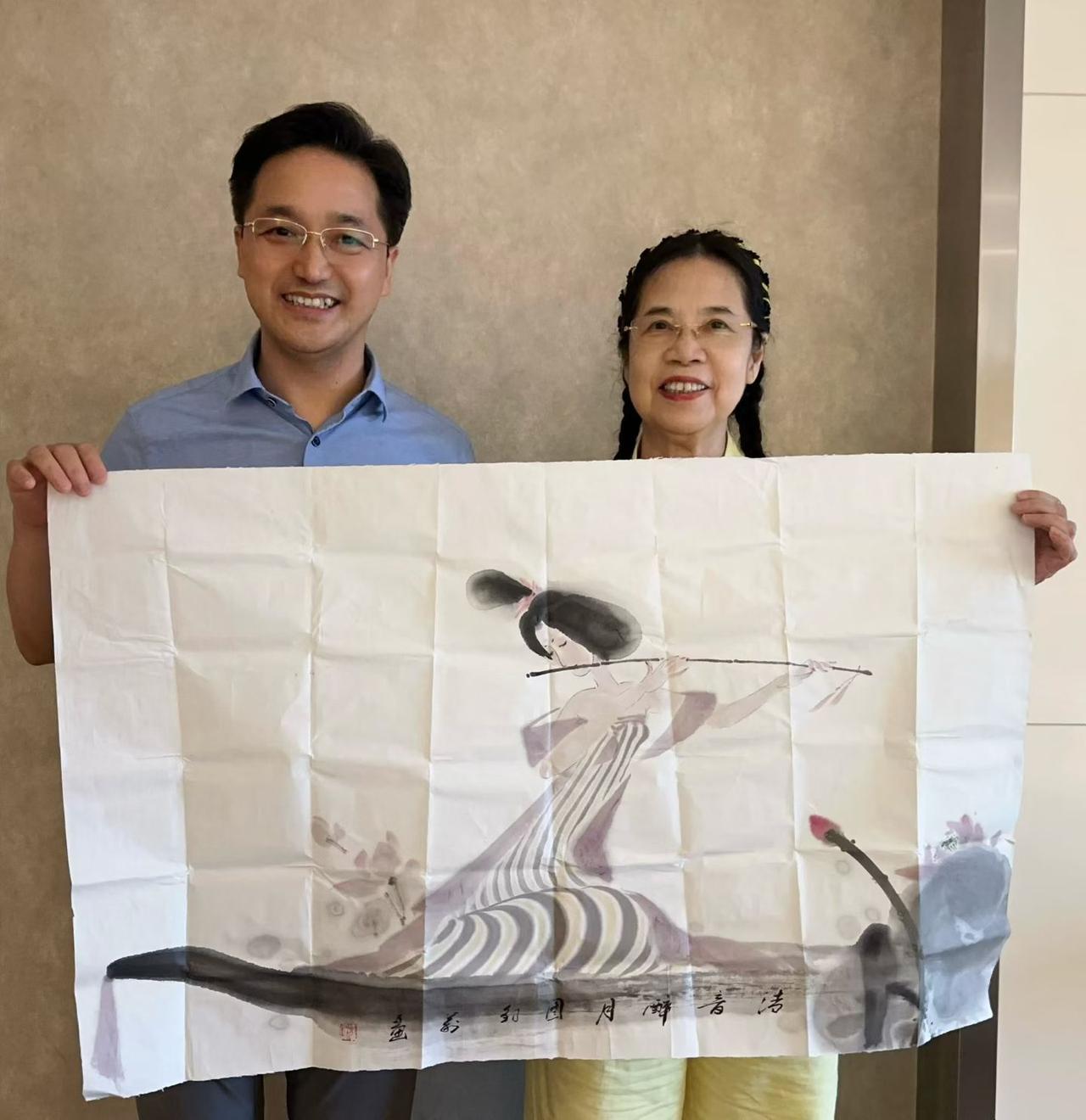 澳门利澳酒店。佛山著名画家邹莉来澳门出席画展开幕式，连续5年每年一聚！邹莉，19
