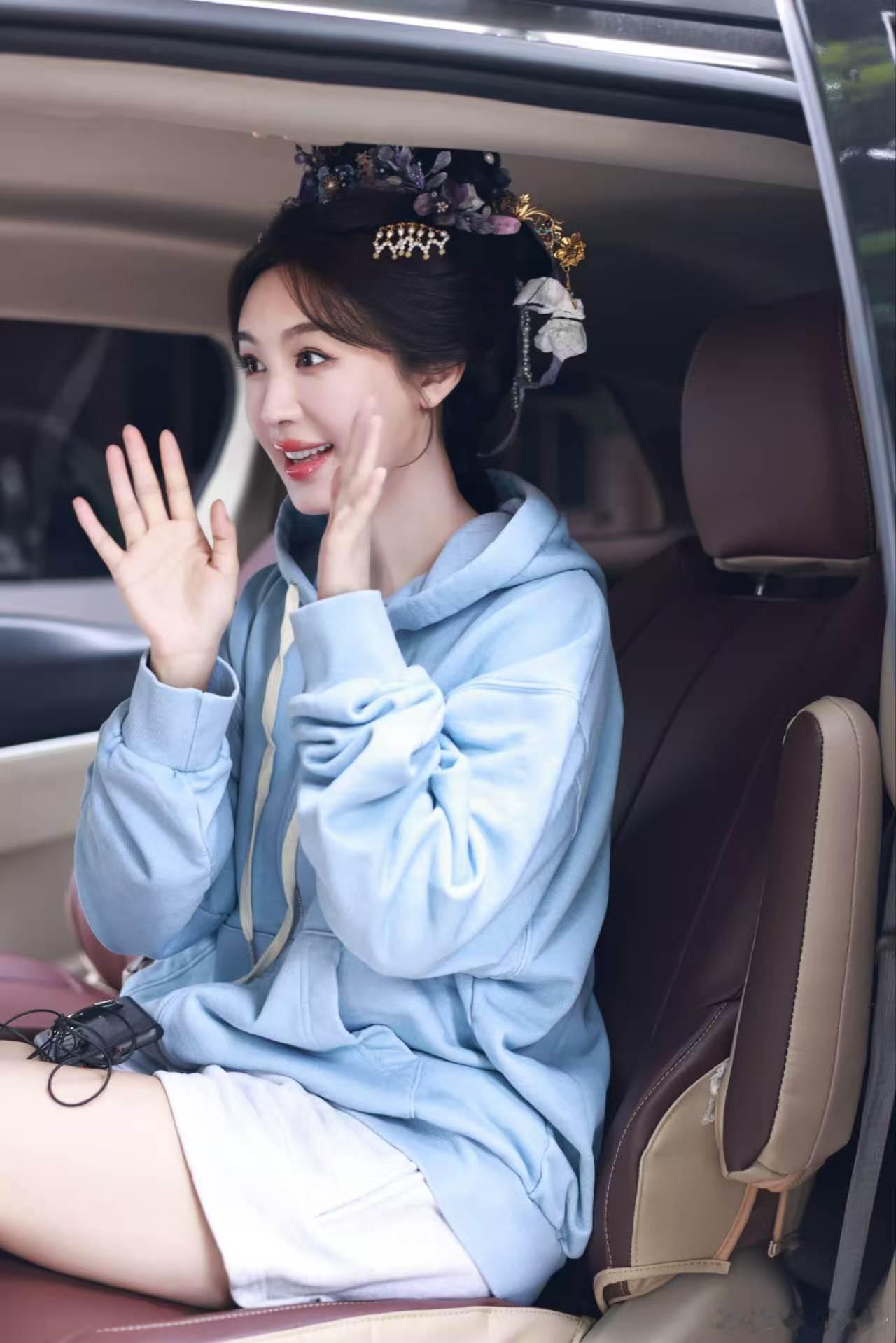 出妆状态好到忍不住放大看，李菲儿演绎司宫令，光看造型就已经很让人放心了。 