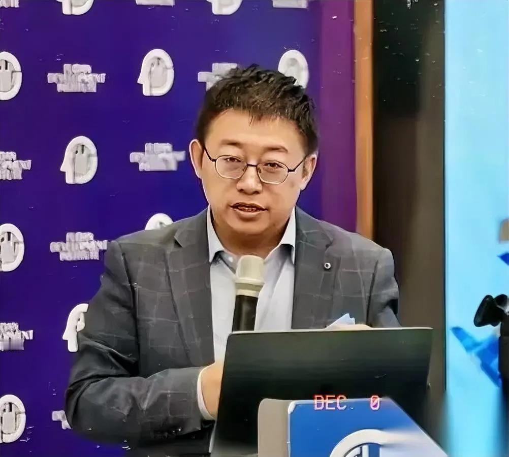 学者拿敌国钱搞研究？

沈逸这次真敢说！

辩论场上直接掀了桌子…做学问不是没底