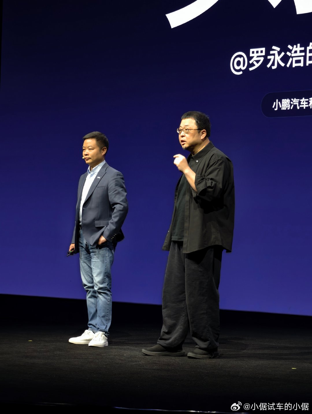 其实让老罗讲一个命题作文，跟你看春晚上的漫才兄弟，是一样味道的倨能聊