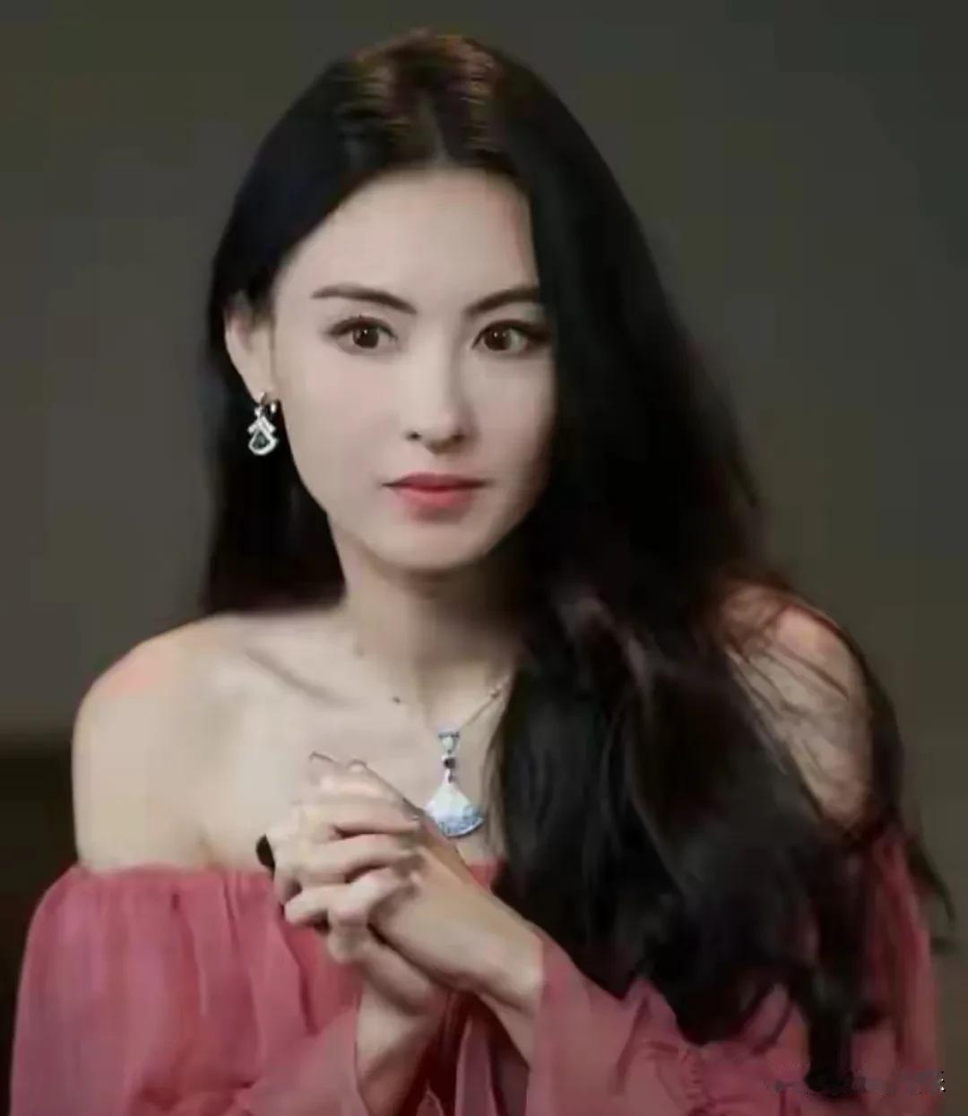 张柏芝，无辜躺枪！

7月23日，谢贤刚走没几天，张柏芝又双叒叕被推上热搜了！