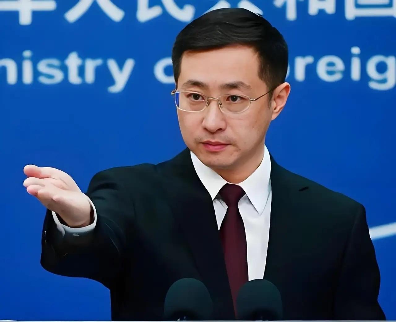 外交部记者会，一个日本记者站起来，话筒递到嘴边。他说，我们日本的“地球号”钻探船