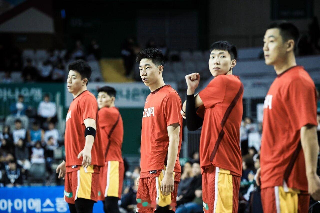 中国男篮公布前往日本冲绳征战世预赛的名单：赵继伟（辽宁本钢）赵睿（北京首钢）廖三