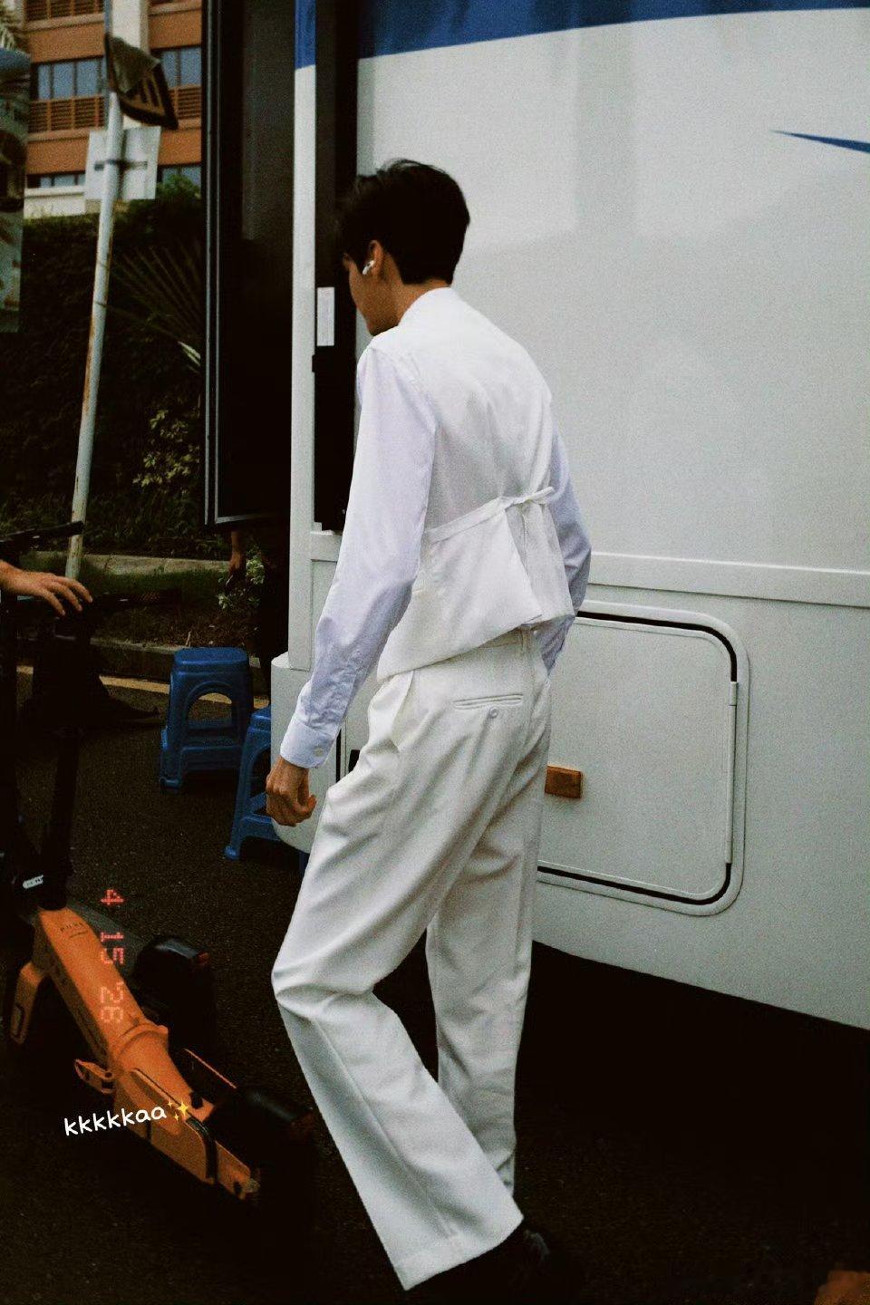 毕雯珺黎明前他会归来婚礼路透毕雯珺裴川婚礼路透 毕雯珺婚礼白西装好帅啊！裴川结婚