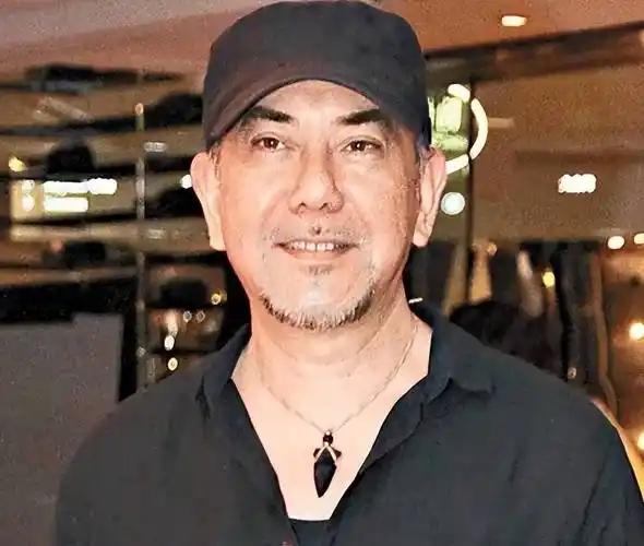 新加坡联合早报8月1日报道：“香港影帝黄秋生直言对当地电影圈已感到厌恶，认为自己