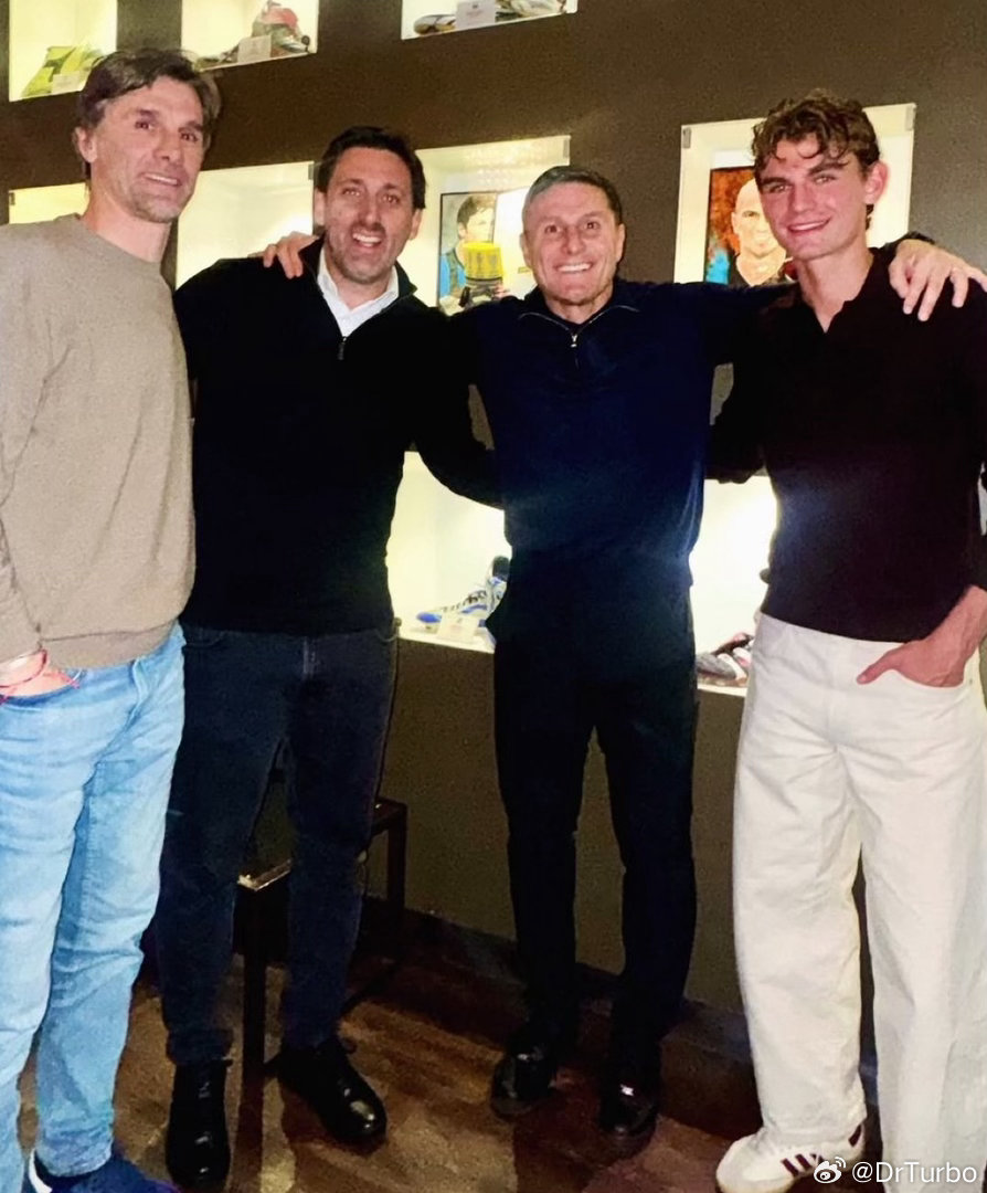 米兰体育报：国际米兰正密切关注皇家马德里和科莫之间的情况 他们希望签下尼科·帕斯