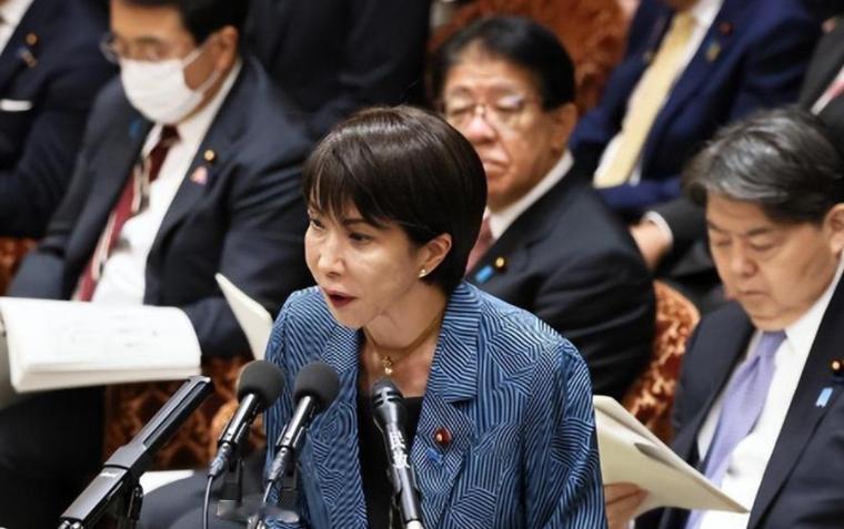 日本政治与皇室制度之间的矛盾，正在被推向一个前所未有的敏感节点。一边是保守势力坚