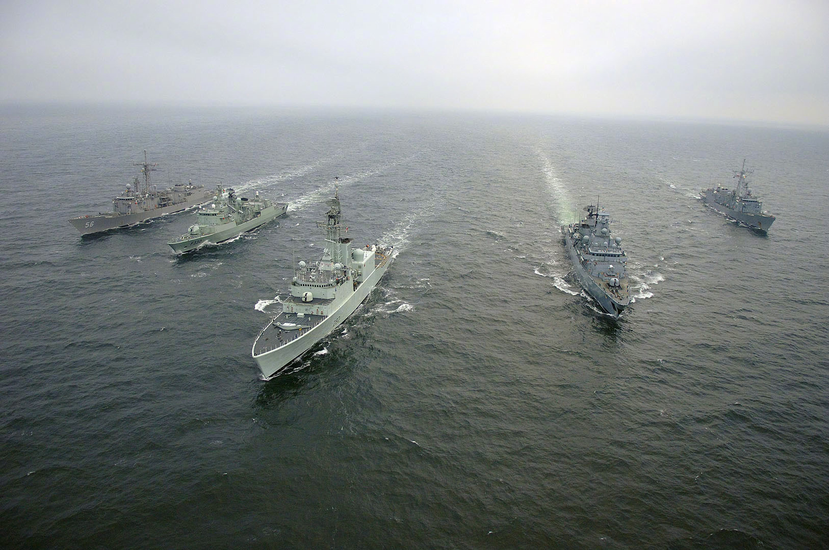 【伊朗将加拿大皇家海军列为恐怖组织】伊朗外交部12月30日发表声明说，将加拿大皇