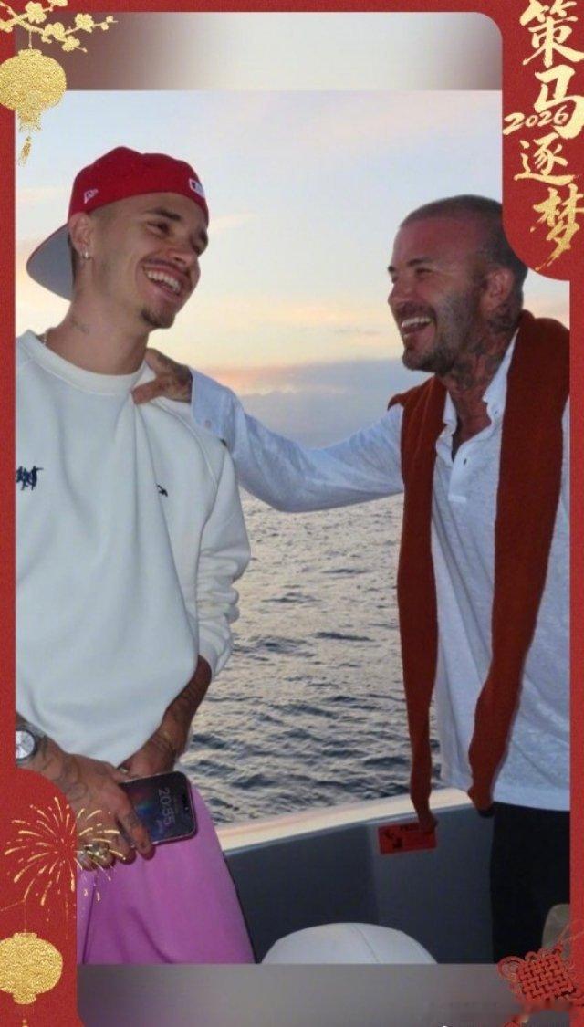 2月17日 贝克汉姆更新微博，为大家送上马年祝福。今天是大年初一，贝克汉姆在个人