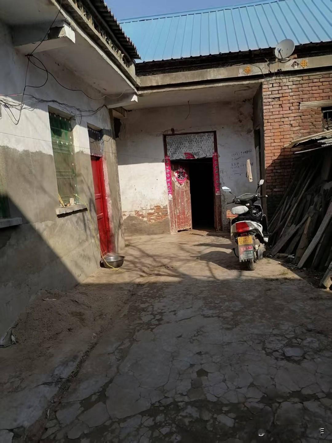 过年回一趟娘家，让我心里拧巴到现在。

今年春节回老家，我到娘家走亲戚，见到了我