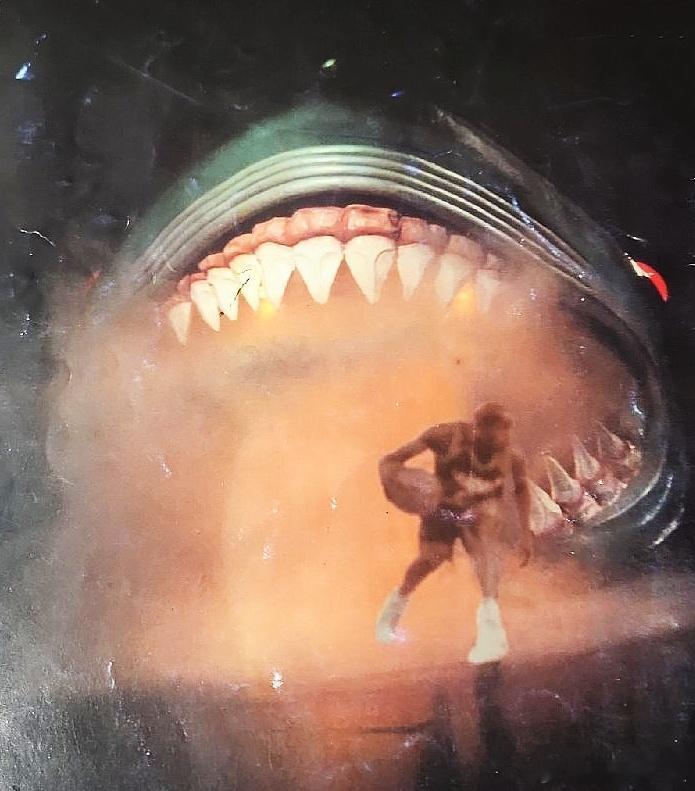 CBA1997-98赛季上海鲨鱼东方俱乐部创意海报（图1）——“巨鲨出没，小心！